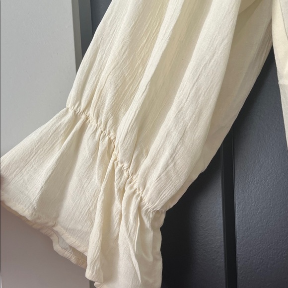 Zara Cream Ruffled Blouse - Picture 4 of 4